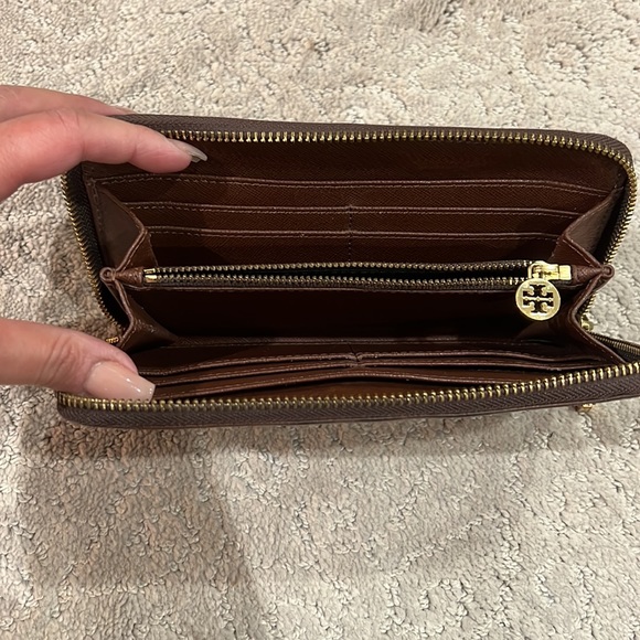Tory Burch full size wallet - Picture 3 of 7